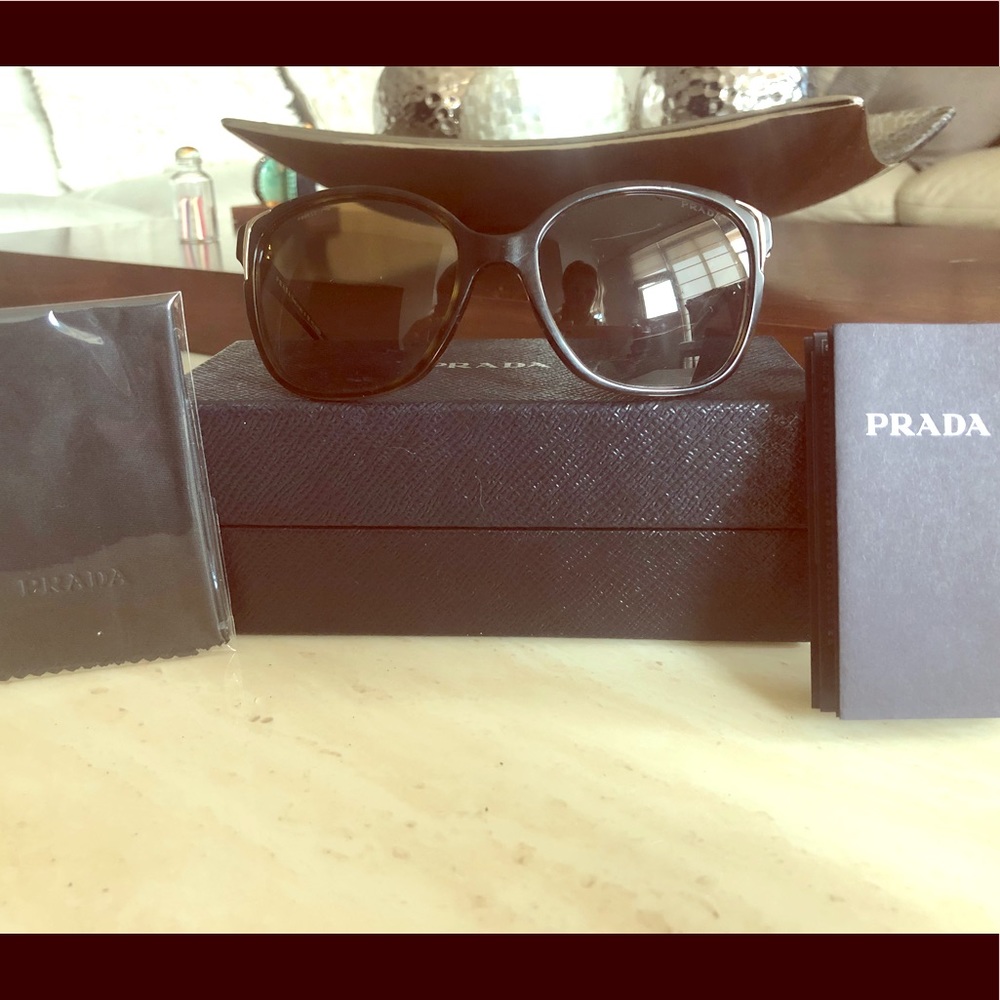 Polarized Prada  PR 01OS 💯% original sunglasses